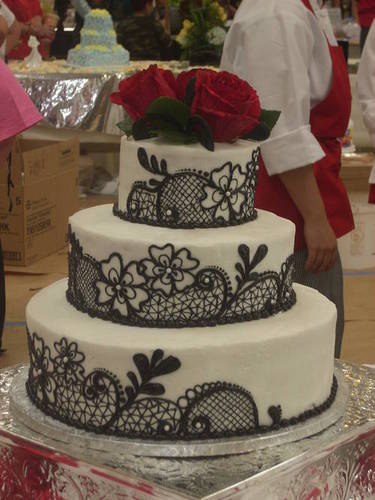 wedding cakes vintage with lace